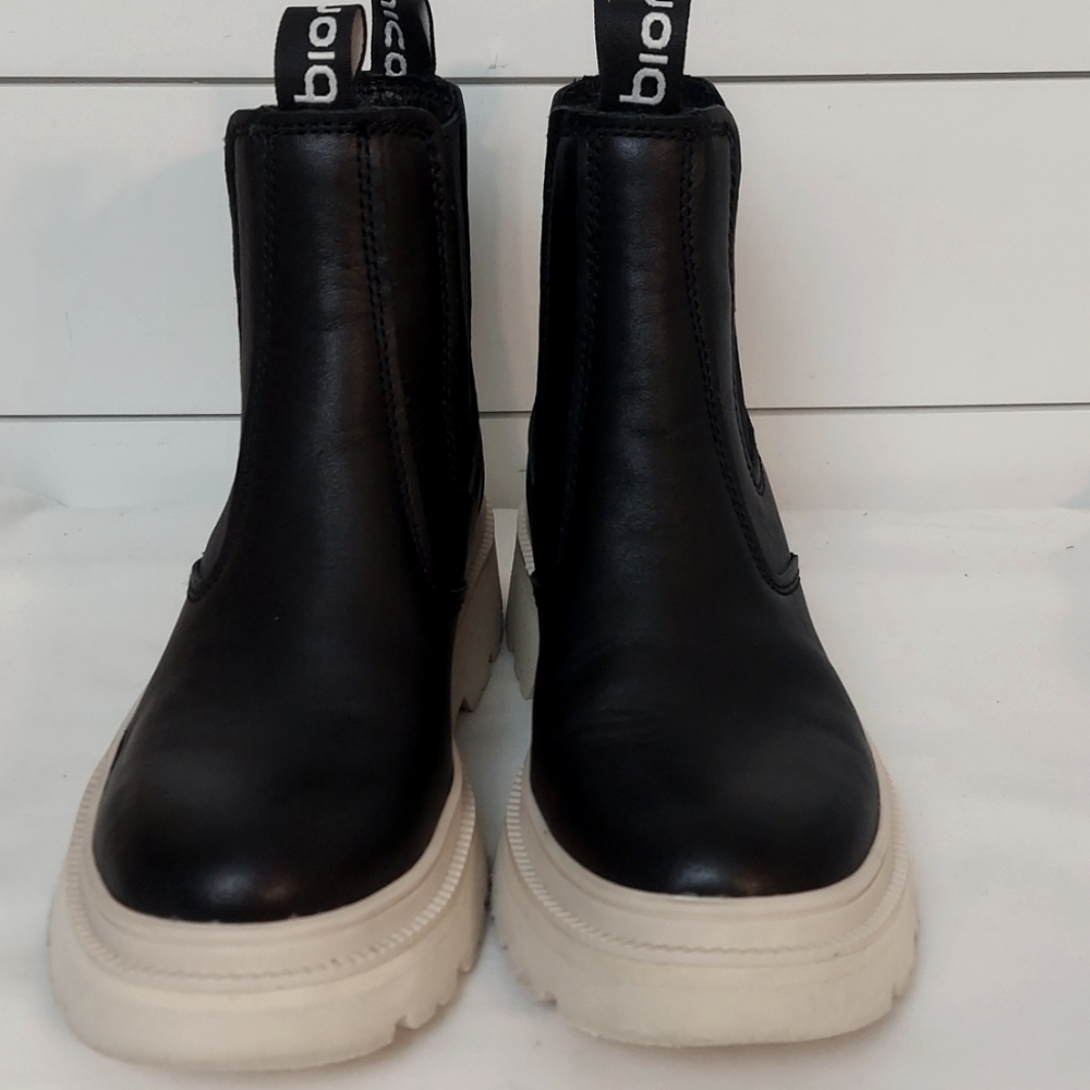 Bionica "Drina" black leather all weather chelsea boots. Sz 7